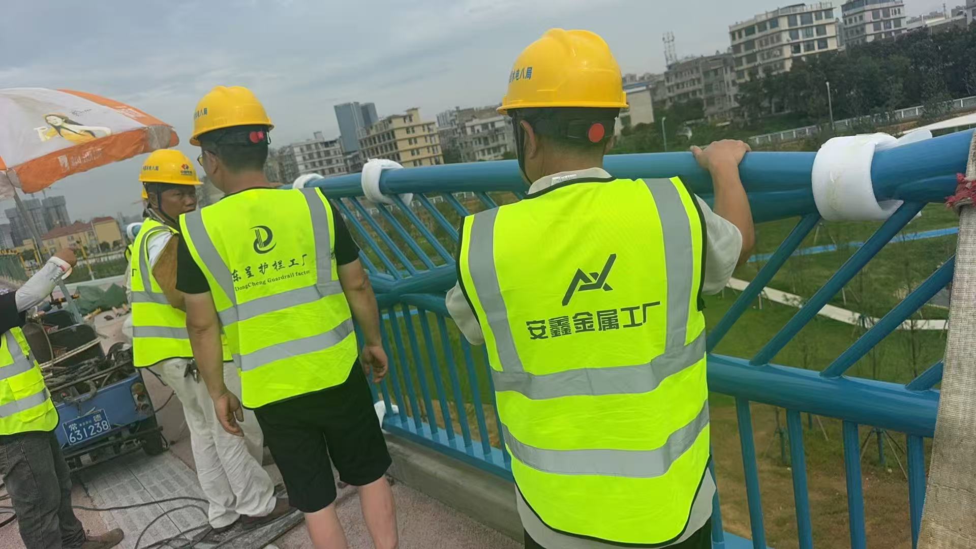 تم الانتهاء من مشروع درابزين الجسر بنجاح