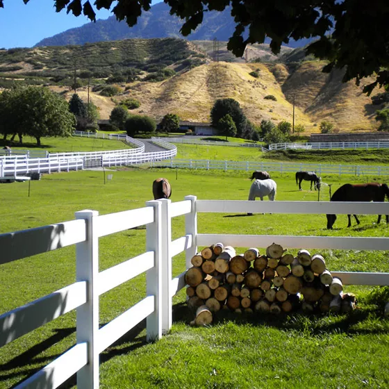 3 سياج من الفينيل للسكك الحديدية