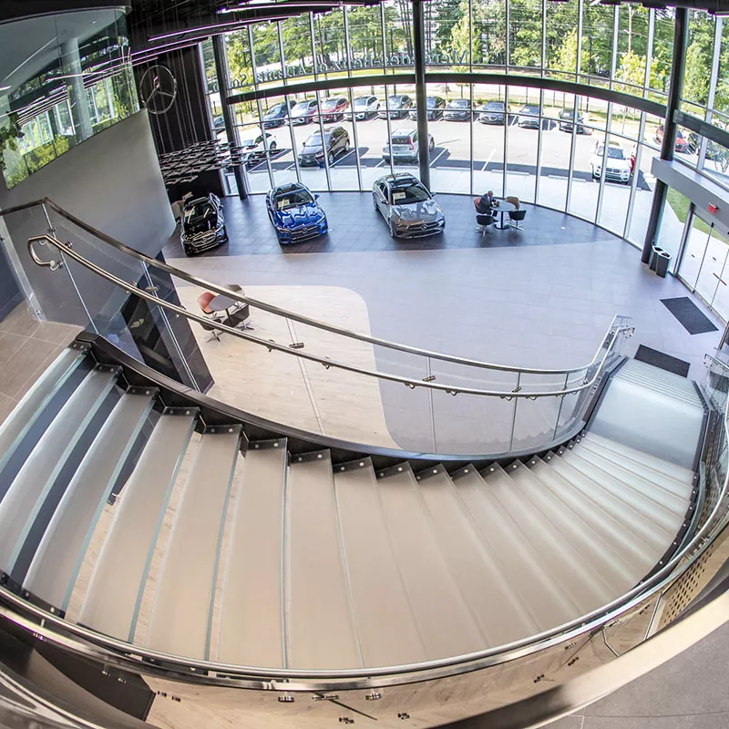 درابزين الدرج الزجاجي