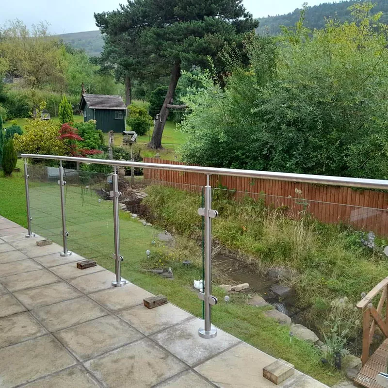 درابزين زجاجي من الفولاذ المقاوم للصدأ